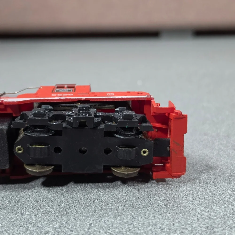 Mantua Tyco‎ GP20 Diesel Locomotive Burlington Route 5628 HO Scale Red Good